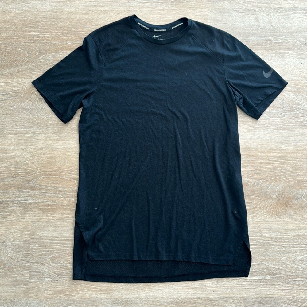 Nike Men’s Basketball Breathe Elite Tshirt, Size L
